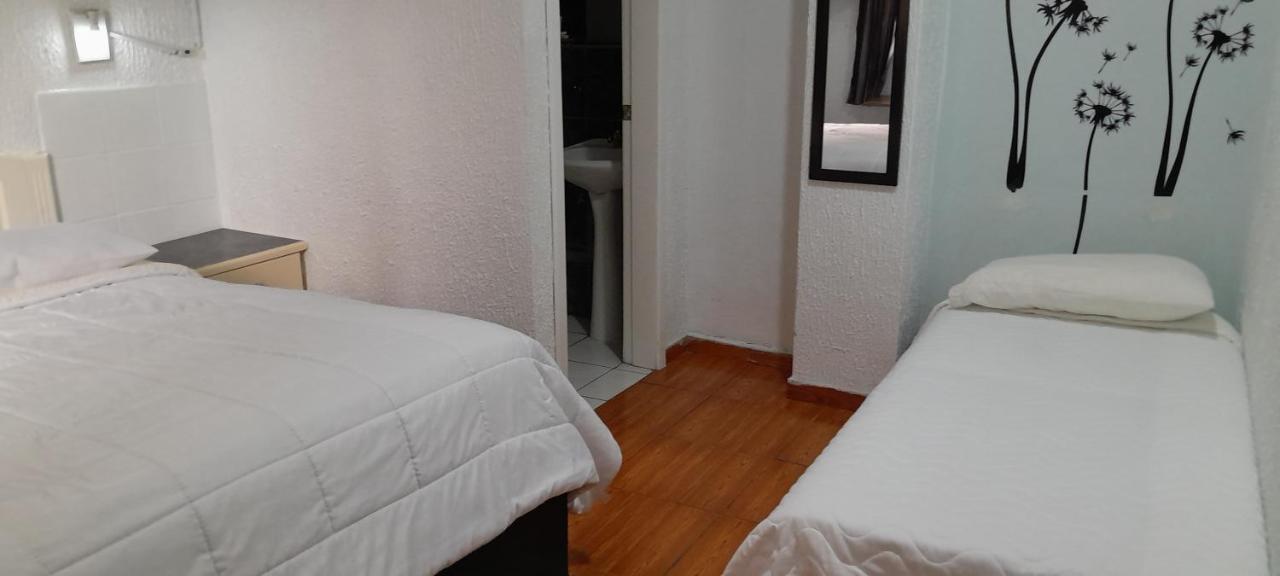 Hostal Brilliant Quito Bagian luar foto