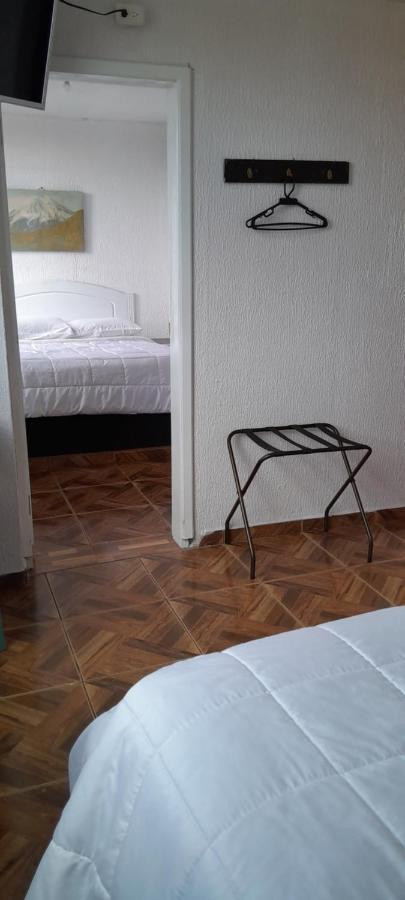 Hostal Brilliant Quito Bagian luar foto