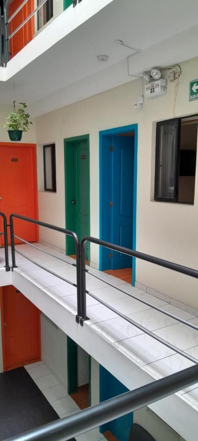 Hostal Brilliant Quito Bagian luar foto