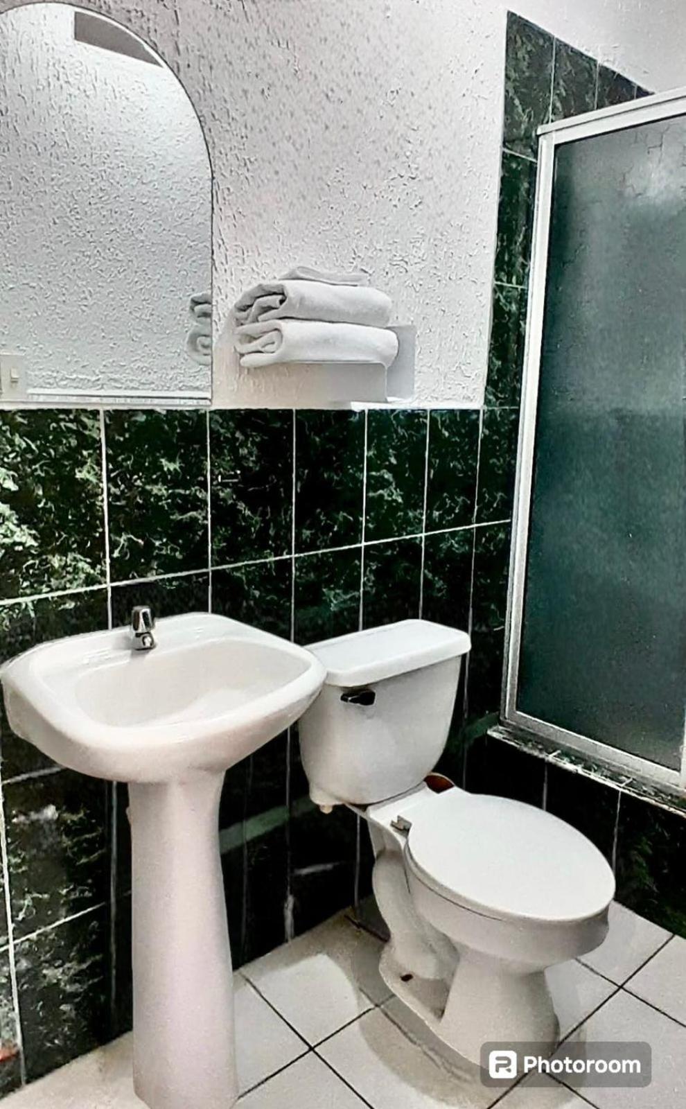 Hostal Brilliant Quito Bagian luar foto