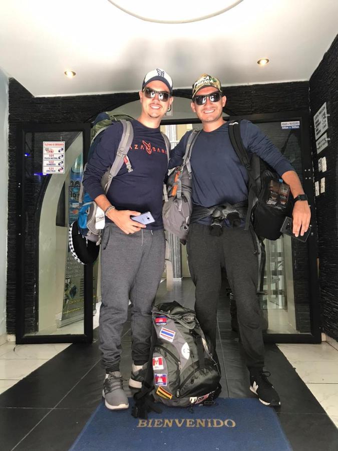 Hostal Brilliant Quito Bagian luar foto